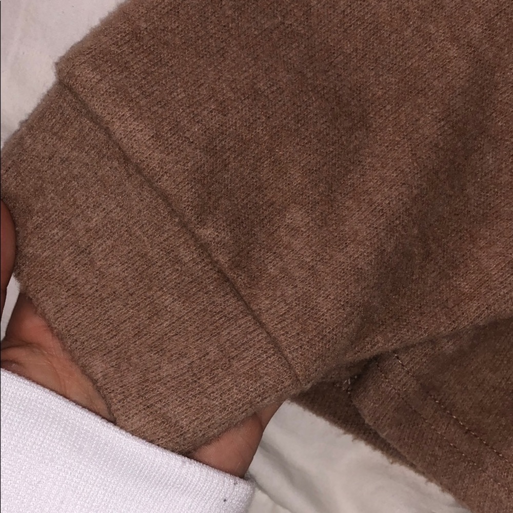 Long Sleeve Crop - Picture 3 of 3